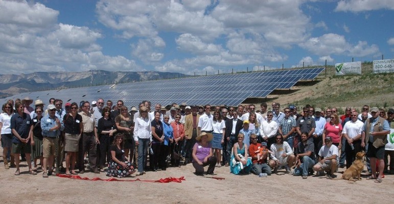 Komunitn vlastnn solrn elektrrna o vkonu 858 kW na letiti Garfield County ve stt Colorado.