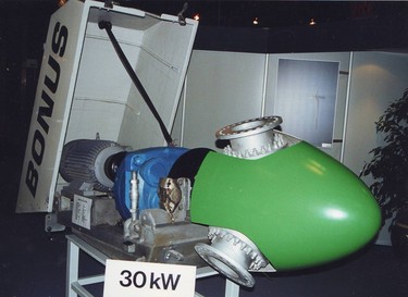 Pohled pod kapotu vtrn elektrrny Bonus 30 kW z r. 1980. (Foto B. Ko)