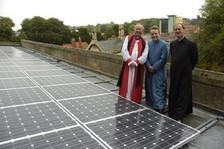 Fotovoltaický systém na střeše chrámu Sv. Denise