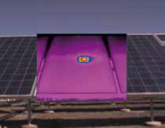 Fotovoltaick panel s defektnm solrnm lnkem zachycen termokamerou Fluke s techologi IR Fusion. Foto: Fluke