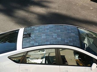 Obrázek 8: Fotovoltaická střecha na voze Toyota Prius [SEV]
