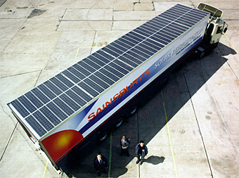 Obrázek 5: Chladírenský návěs – fotovoltaika je v tomto konkrétním případě jediným zdrojem pro systém chlazení