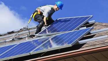 Obrázek č. 3: Rooftop_solar (Zdroj: greenzone.co)