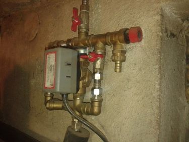 Obr. 4 – Chybně instalovaný pojistný ventil vůči kolektorovému poli