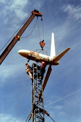 Obr. 10 Montáž gondoly větrné elektrárny BW-15 u Nové Lhotice na Chrudimsku (foto B. Koč)