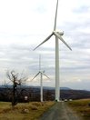 Větrné elektrárny RePower MD 70 u Nové Vsi v Horách fotografované v různých ročních obdobích a světelných podmínkách – aneb i tyto objekty mohou být fotogenické. (Foto B. Koč)
