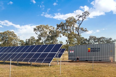 Fotovoltaick panely a bateriov kontejner (Foto: Photon Energy)