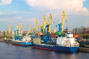 Nakládka pelet v přístavu St. Petersburg, zdroj Biomassmagazine.com