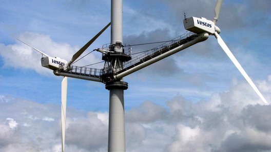 Větrná elektrárna Vestas 4×225 kW na zkušebním poli DTU u městečka Riso – detail uchycení ramen a uložení gondol na jejich koncích. (Foto B. Koč)