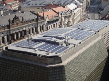Obr. 4 Fotovoltaick instalace na stee budovy Nov scny a provozn budovy Nrodnho divadla