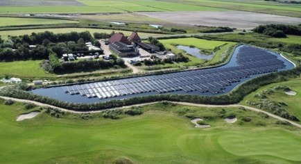 Obrázek 4: Plovoucí FV systém na ostrově Texel v Nizozemsku. Zdroj: www.solarfloat.com