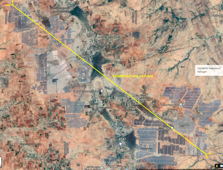 Elektrárna Pavagada Solar Park na leteckém snímku. GPS souřadnice: 14.25°N 77.45°E, zdroj: maps.google.com