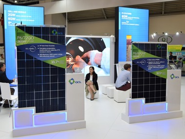 Příklady různě velkých fotovoltaických panelů, foto © TZB-info.cz
