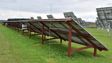 Dřevěnou konstrukci na fotovoltaiku najdeme na obou elektrárnách – v Myštěvsi i v Řehotech.