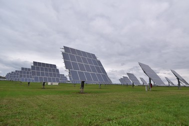 Fotovoltaická elektrárna s trackery v Řehotech