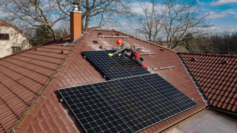 Zdroj: Instalace fotovoltaických panelů na rodinném domě v&nbsp;Malešově | Archiv S-Power Energies, s.r.o.