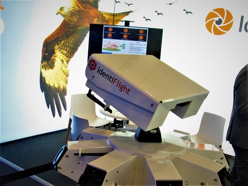 Kamerový systém detekce a následného plašení ptáků IdentiFlight