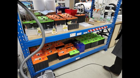 Testování článku Li-S a vývoj baterií v laboratoři HE3DA