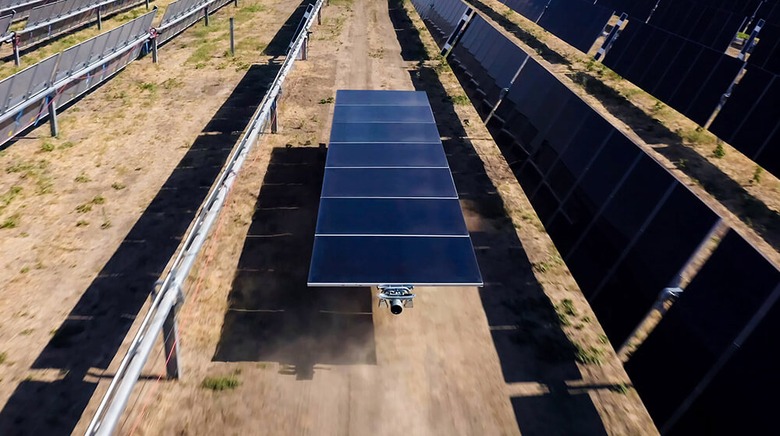 Hotov segment FVE je pepravovn na msto instalace. Zdroj: Terabase Energy