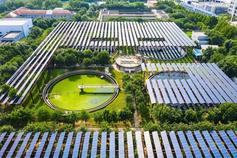 Fotovoltaick instalace nad OV ve mst eng-ou. Zdroj: AFP