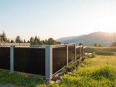 Solární plot Bright Fence: když plot vyrábí energii i úspory