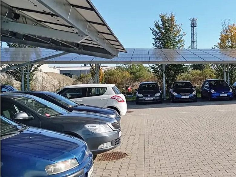Carport pro firemní parkoviště