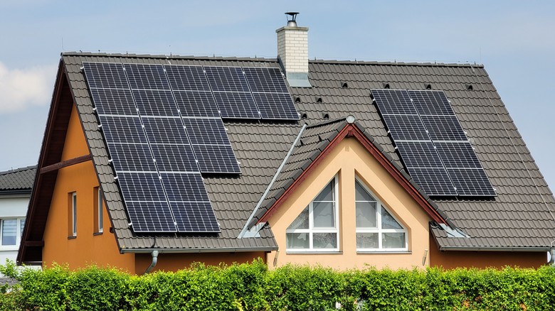 Domácí fotovoltaická elektrárna, foto © TZB-info Domácí fotovoltaická elektrárna, foto © TZB-info