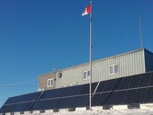 Ti stdae Fronius Primo spolehliv zsobuj elektrickou energi odlehlou vesnici Sachs Harbour v kanadsk Arktid