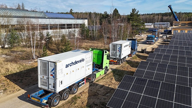 Z bývalé keramické továrny v Horní Bříze vzniká energyhub s FVE a bateriovým úložištěm